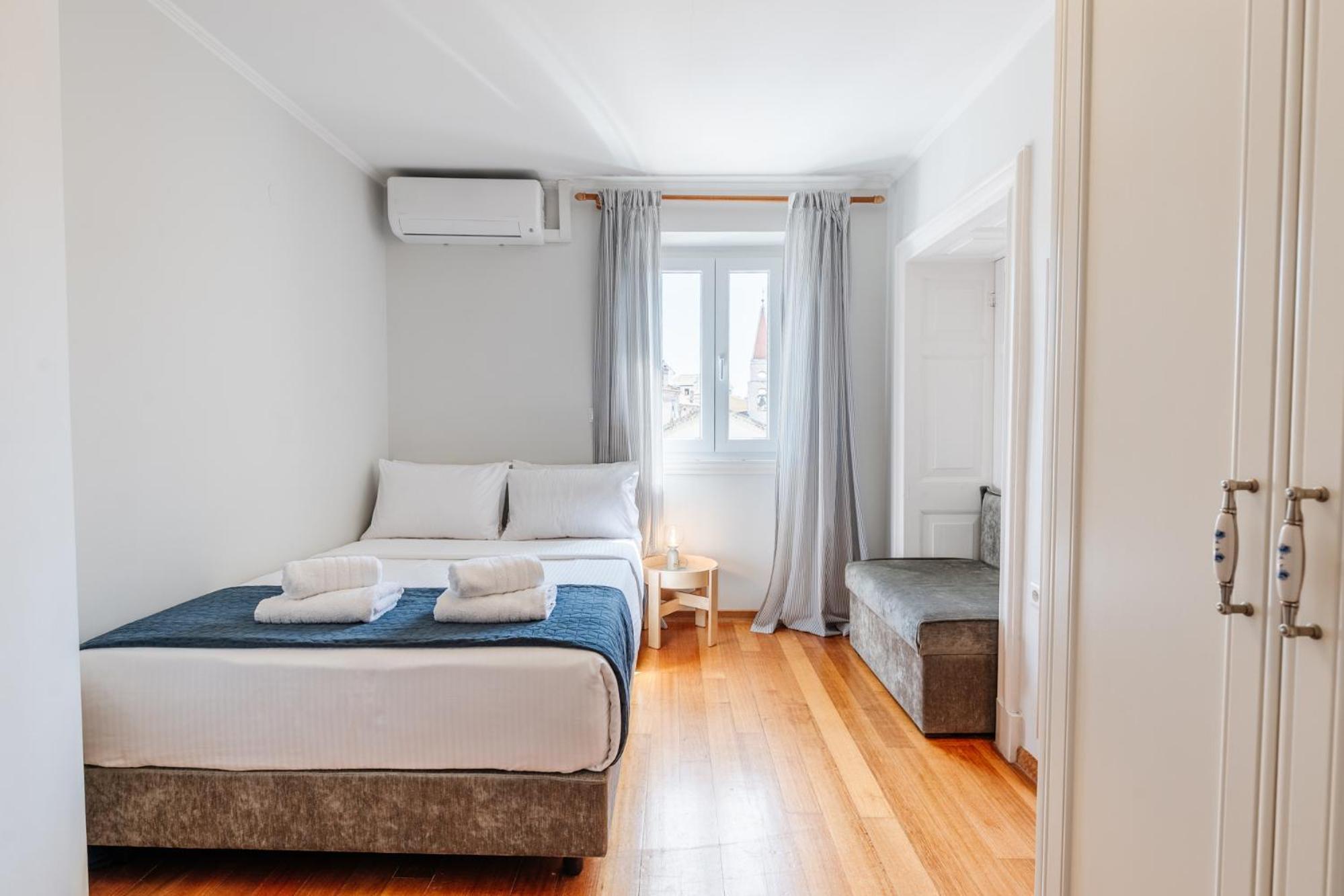 "San Giacomo Square Apt." In The Heart Of Old Town Corfu  Экстерьер фото